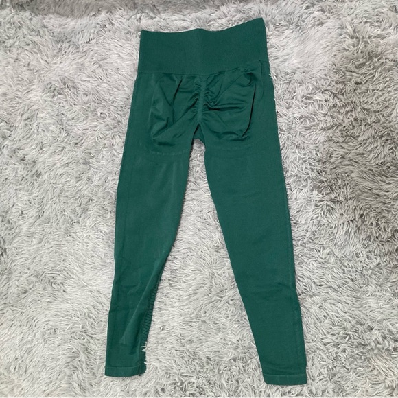 Booty Scrunch Leggings 🍑 - Picture 3 of 15